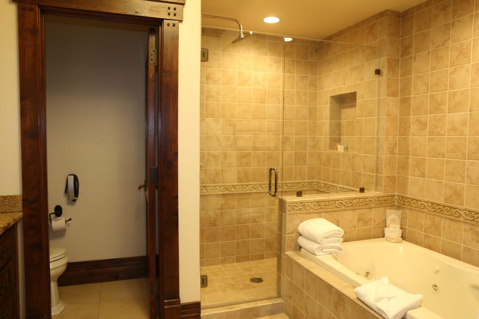 Indoors, Flooring, Floor, Tub, Bathtub