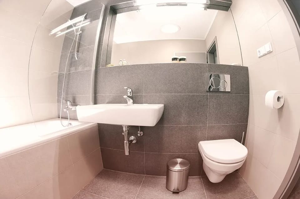 Deluxe Suite, 2 Bedrooms | Bathroom | Shower, free toiletries, hair dryer, towels