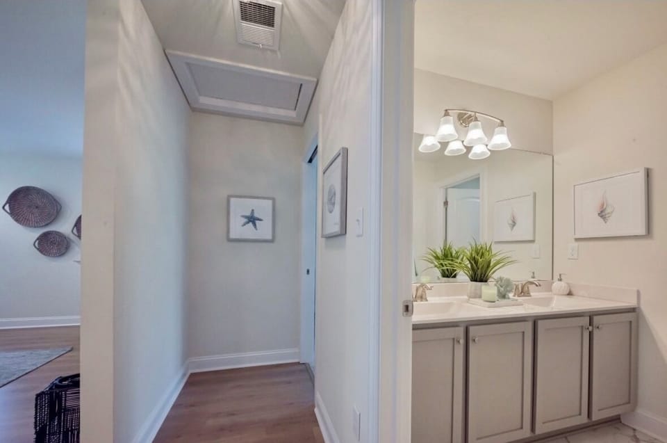 Bathroom between Bedrooms #3 and #4
