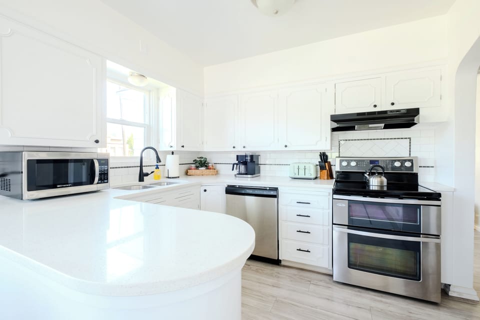 Full kitchen