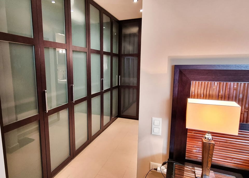 Bedroom and access to the bathroom