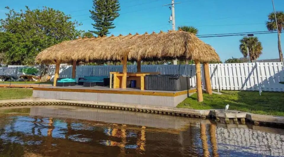 Tiki Lounge