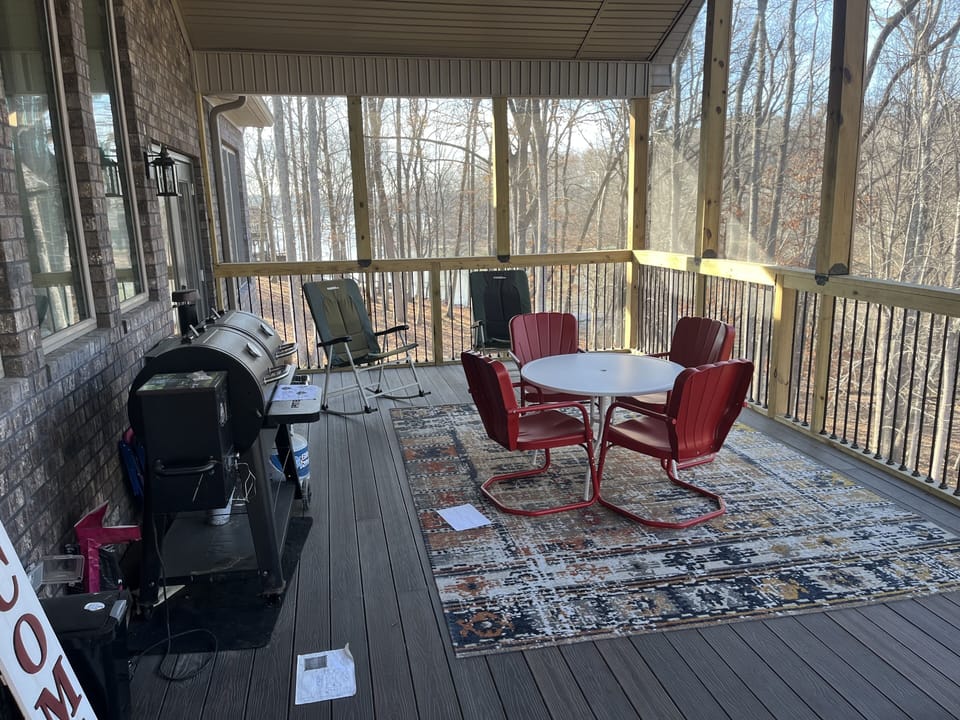 Screened deck upper level