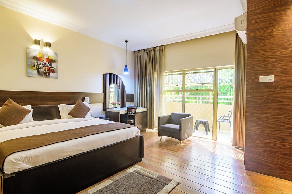 Deluxe Room | Premium bedding, in-room safe, desk, laptop workspace
