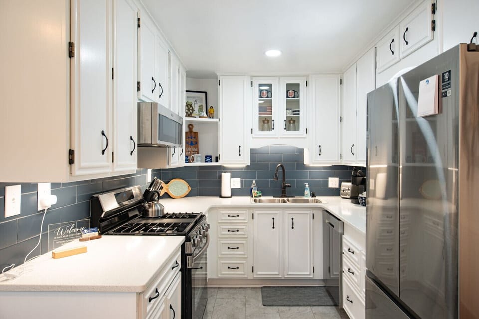 Updated kitchen ready for all your cooking needs!