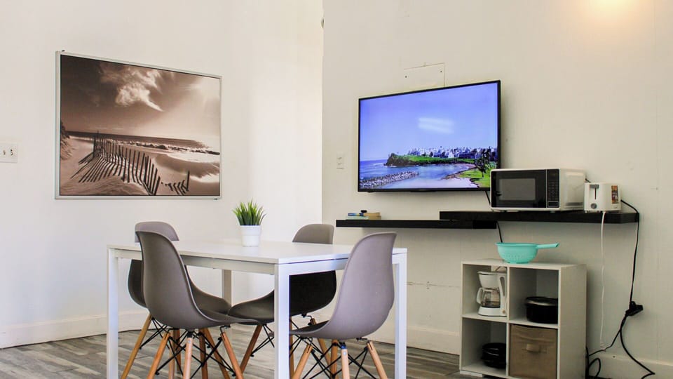 Basic Apartment | Private kitchen | Fridge, microwave, coffee/tea maker, cookware/dishes/utensils
