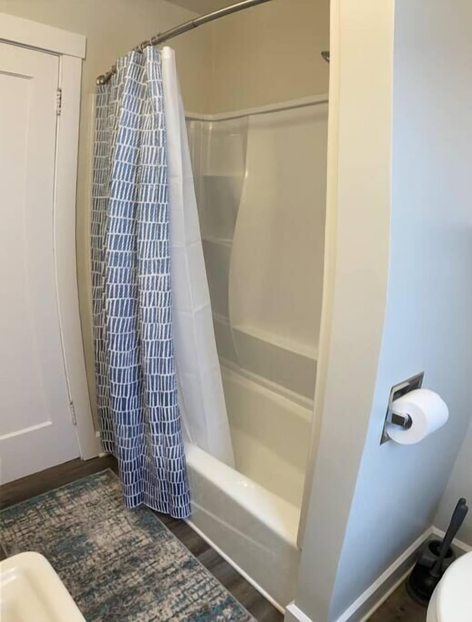 Main bath has full bathtub