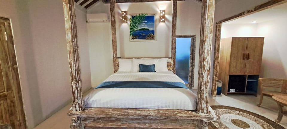 Superior Villa, 1 King Bed, Pool Access | Minibar, in-room safe, WiFi (free), bed sheets