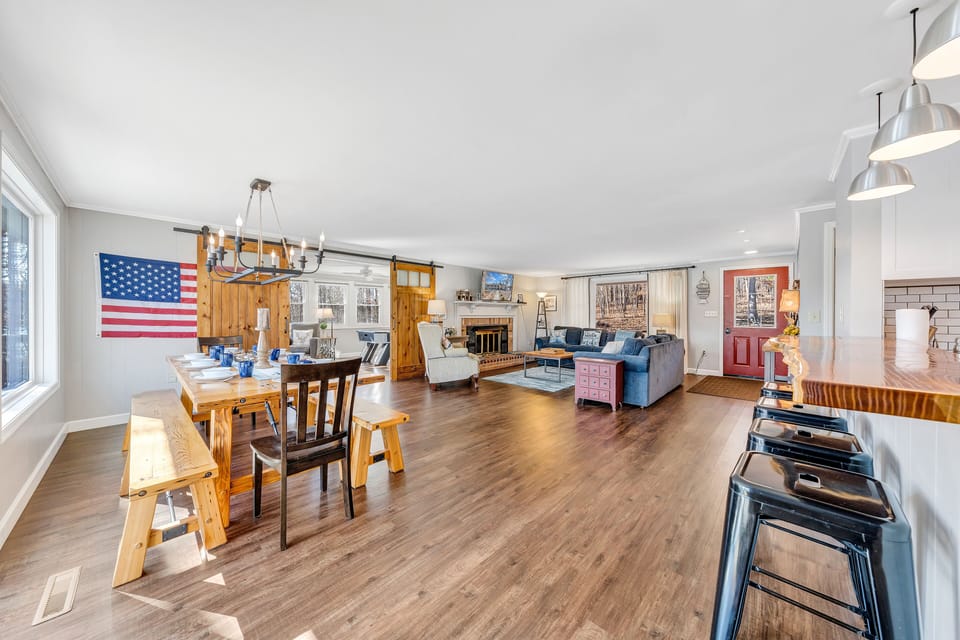 Perfect for a family vacation.  Lots of room on two full floors.  Main Floor Living and Dining overlooks the water.