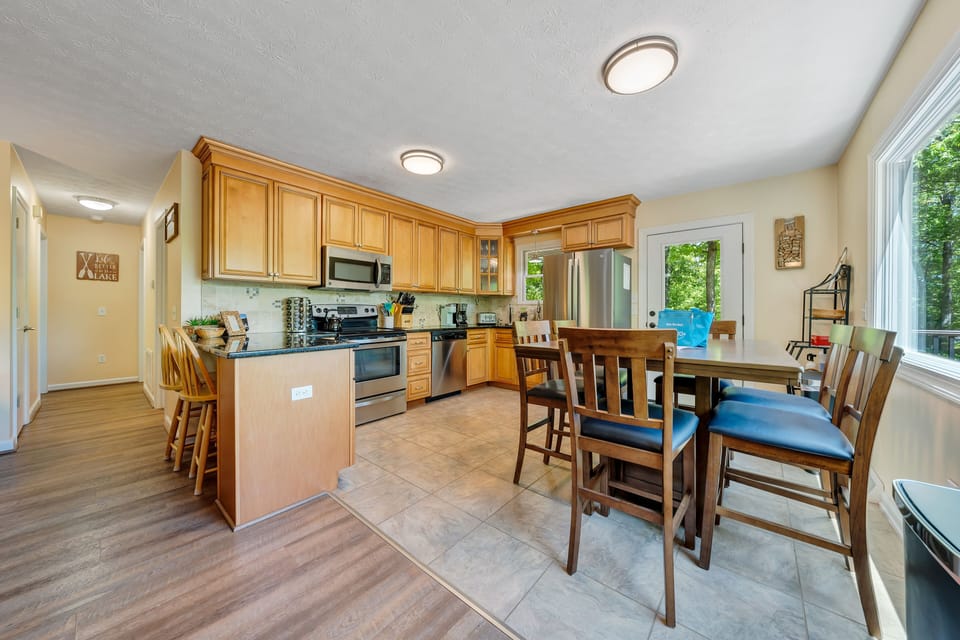 All our rental homes feature fully stocked kitchens and dining tables.   Cookware and dining ware in abundance.