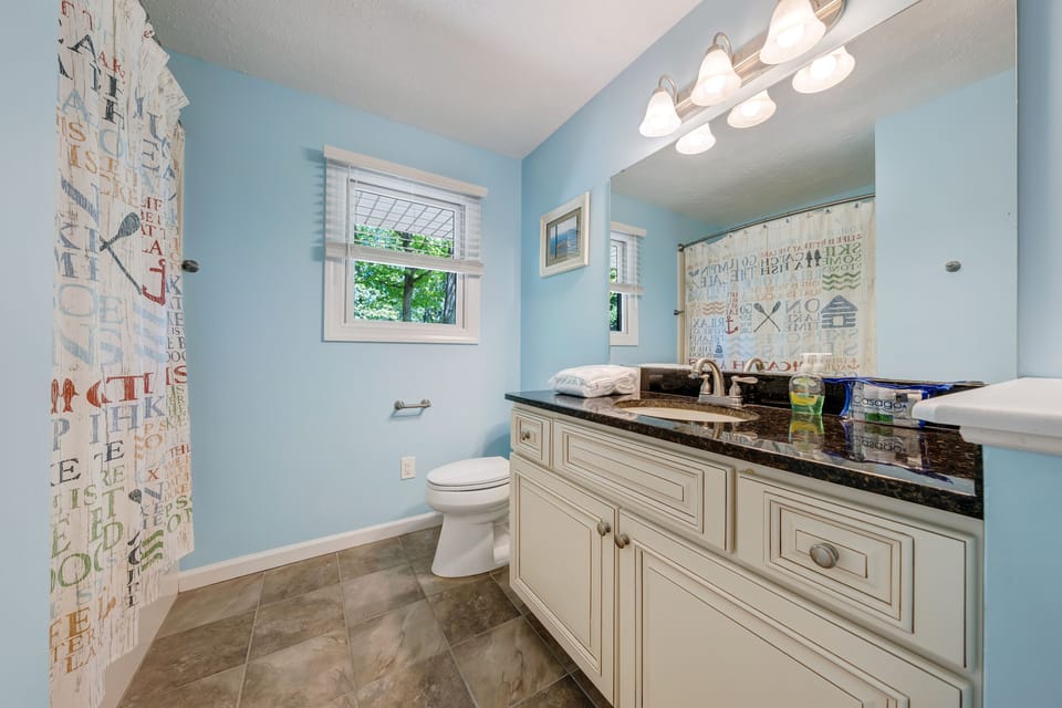 Shared hallway full bath