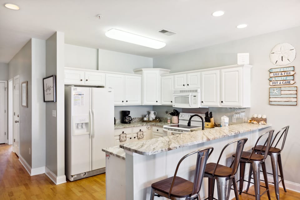 Fully stocked kitchen with Bar seating