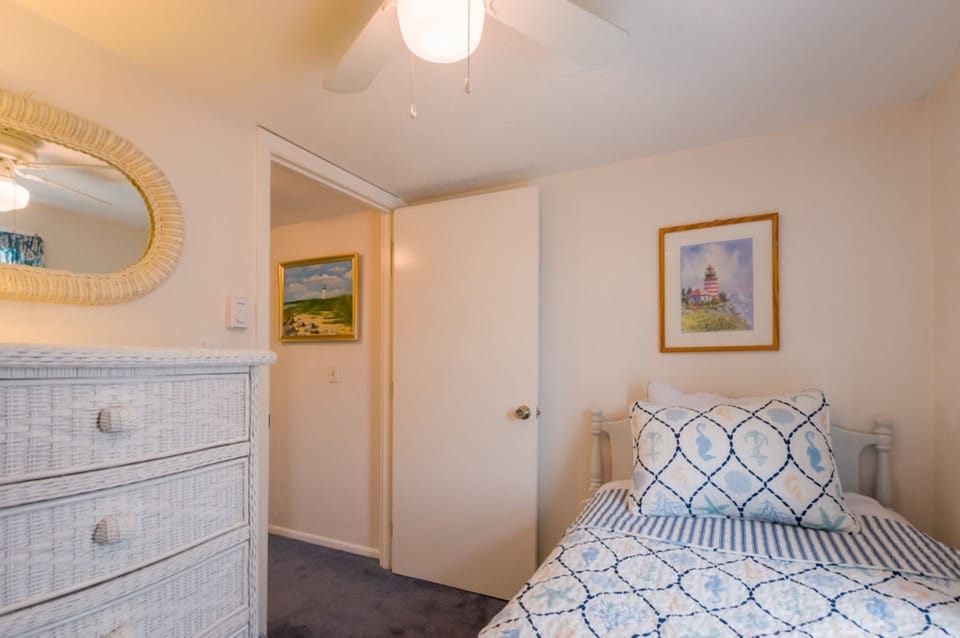 Bedroom 3 - 2 Twin Beds- 2nd Floor