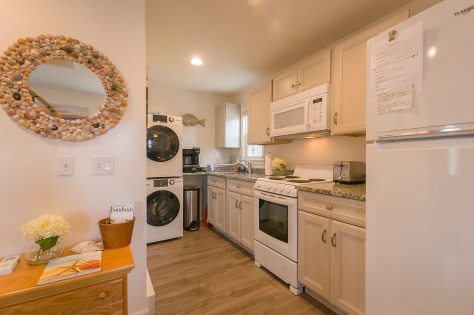 Kitchen with washer/dryer