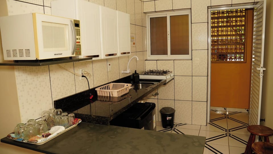Fridge, cookware/dishes/utensils