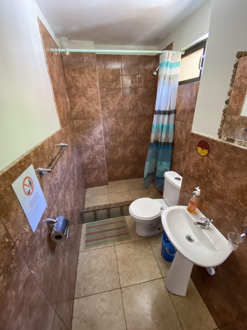 Standard Double Room, 1 Bedroom, Ensuite | Bathroom