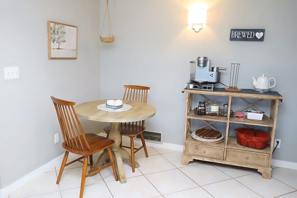Kitchen nook with coffee bar/keurig