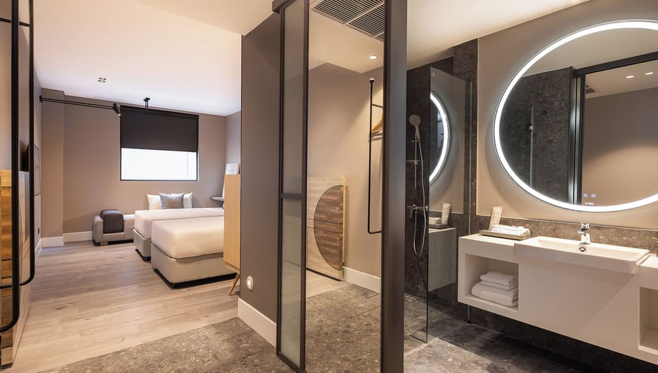 Superior Room | In-room safe, desk, free WiFi, bed sheets