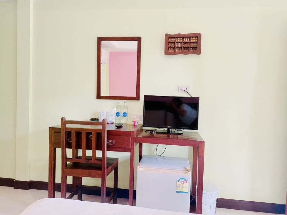 Desk, WiFi (free), bed sheets