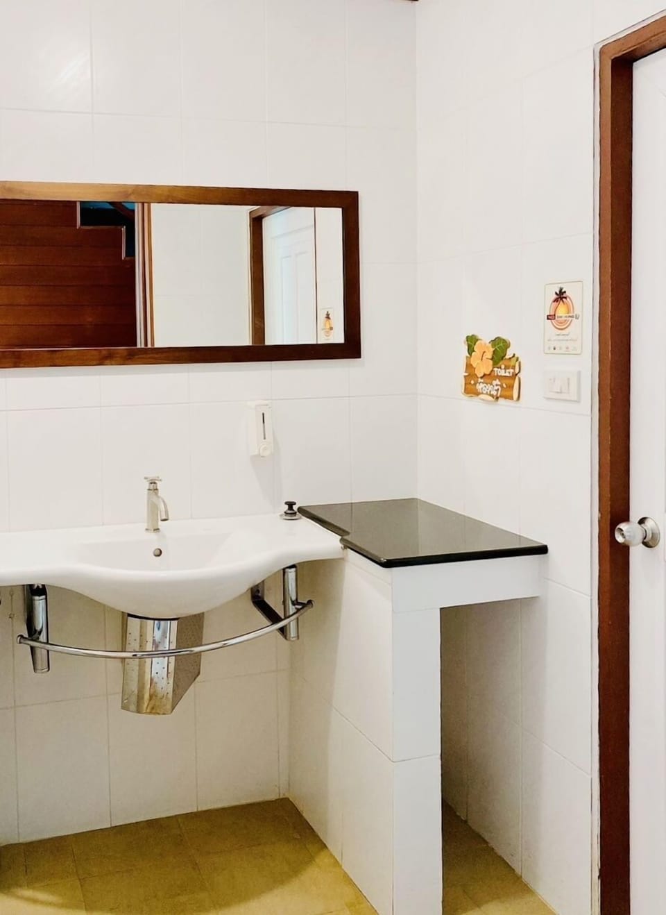 Standard Double Room | Bathroom | Shower, free toiletries, towels, soap