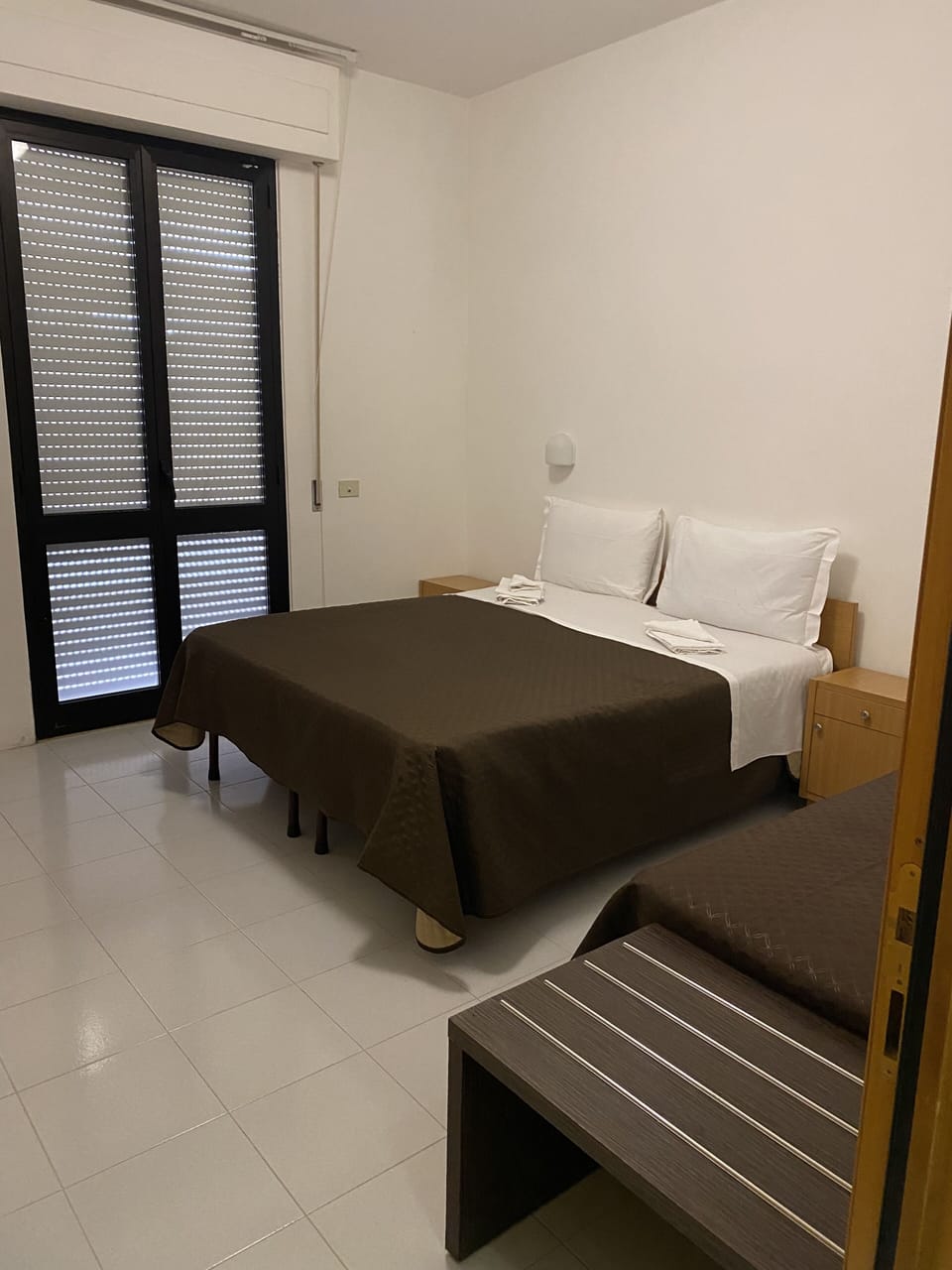 Basic Triple Room | Minibar, in-room safe, desk, free WiFi