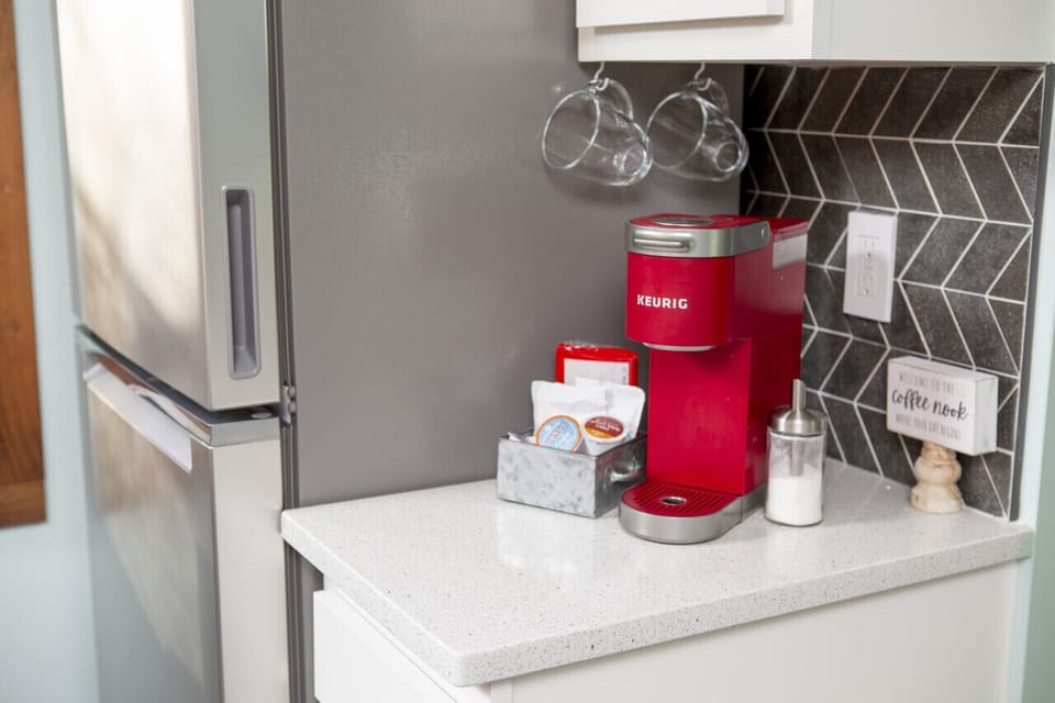 Coffee? Yes please! Now, where to drink it? Outside or in...