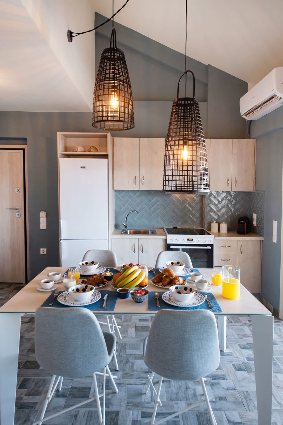Comfort Duplex | In-room dining