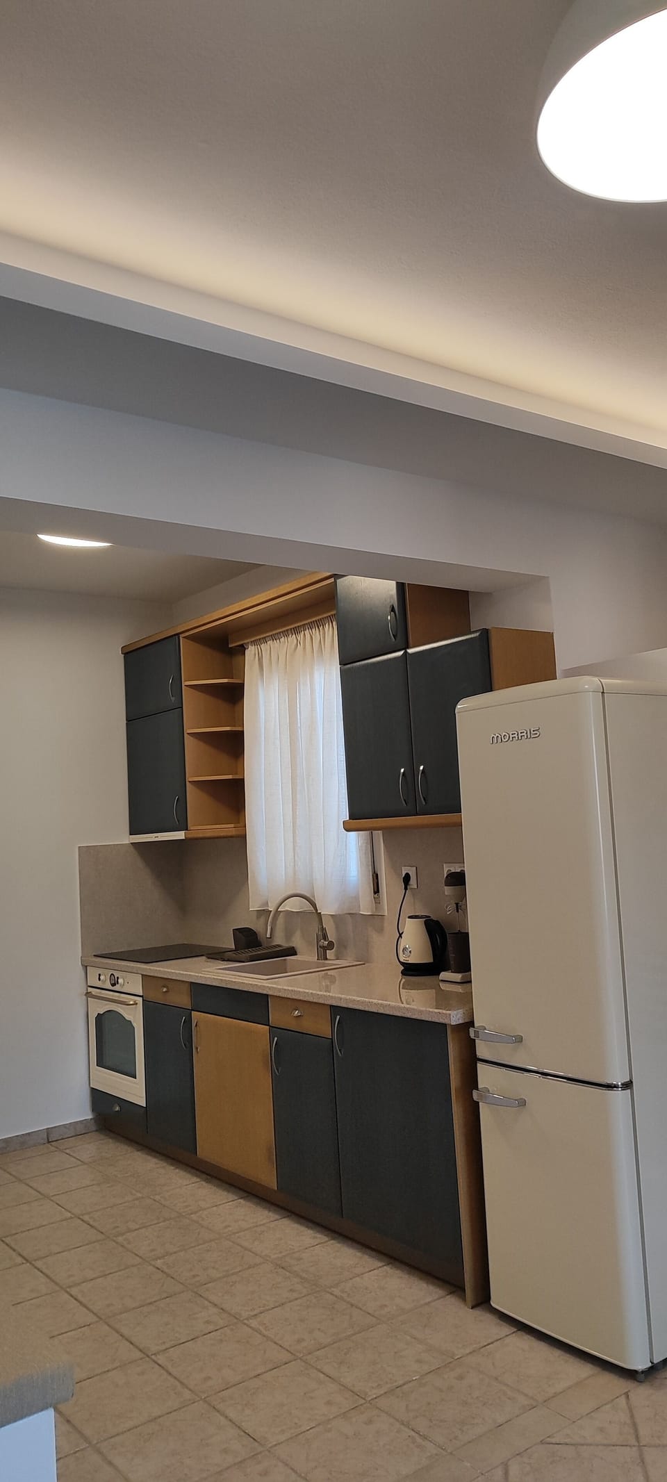 Panoramic House | Private kitchen | Stovetop, cookware/dishes/utensils, cleaning supplies