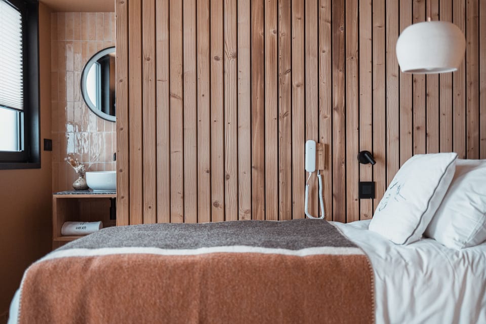 Premium Room | Premium bedding, down comforters, pillowtop beds, minibar
