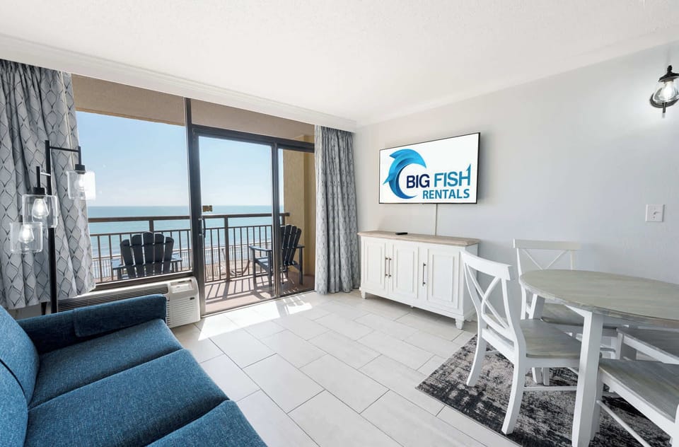 Amazing Living Room, Beautifully Decorated with Stunning Views🌊☀️
