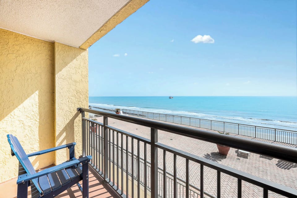 Breathtaking Views from Balcony!
