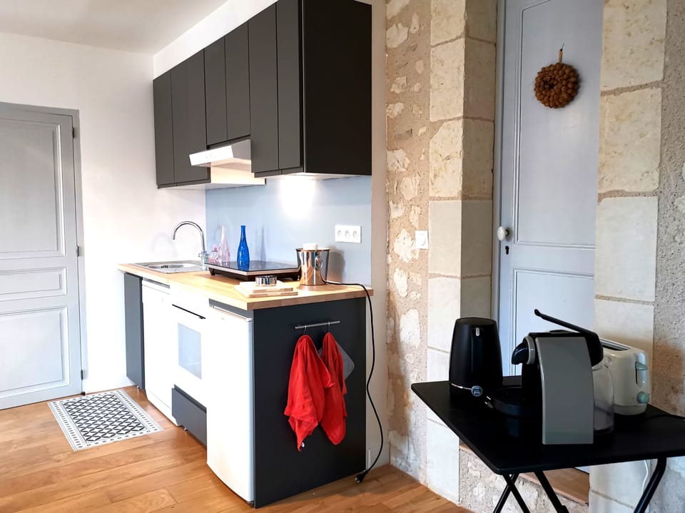 Family House | Private kitchen | Shared fridge, microwave, oven, stovetop