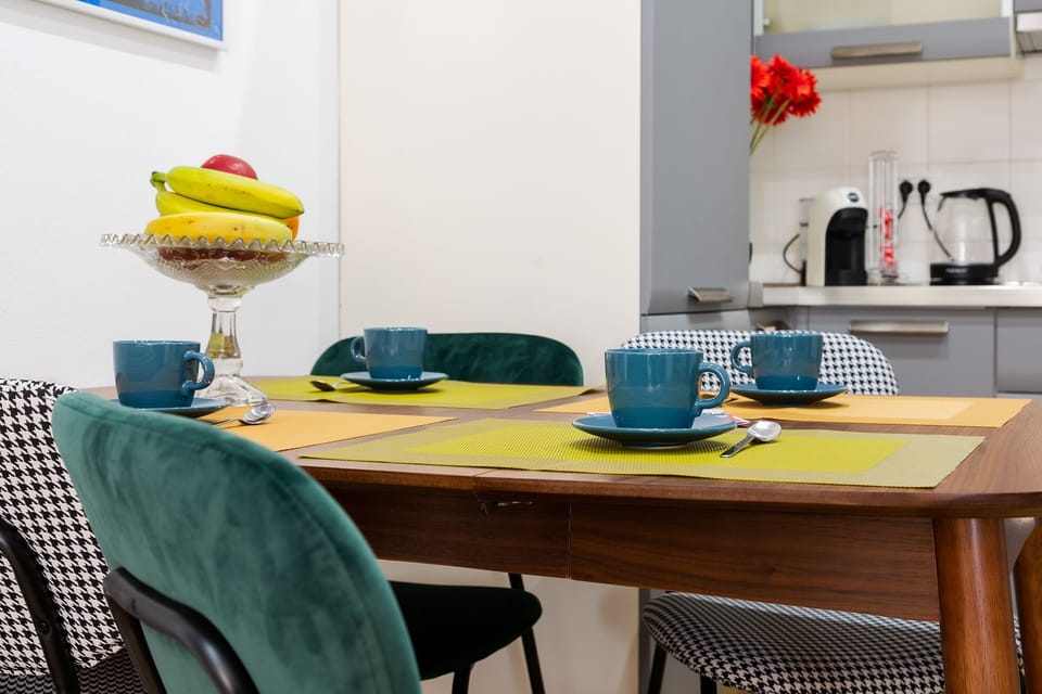 City Studio | Private kitchen | Full-size fridge, oven, stovetop, dishwasher