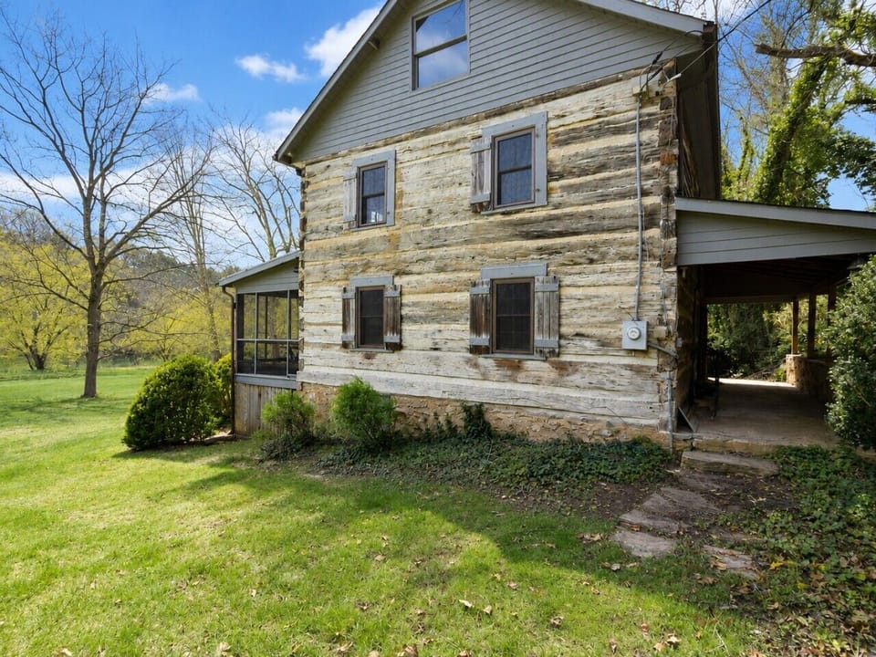 Cabin w/ River View