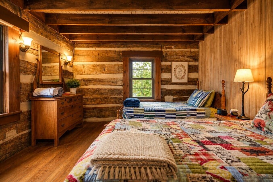 Twin Bedroom 1