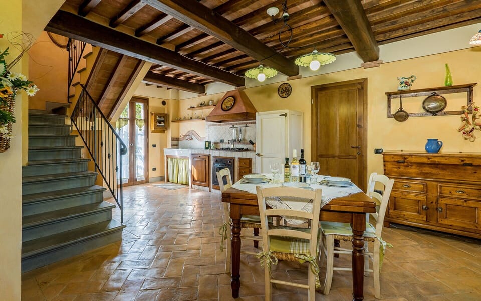 Classic Villa | Living area | 30-inch flat-screen TV with cable channels, TV