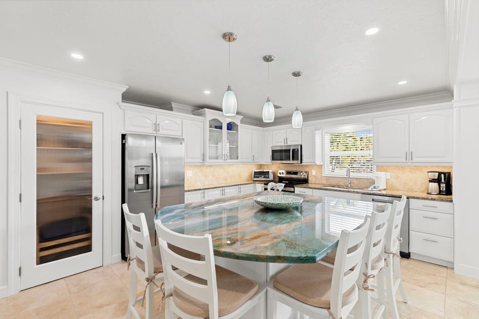 Expansive Island with Seating for 6