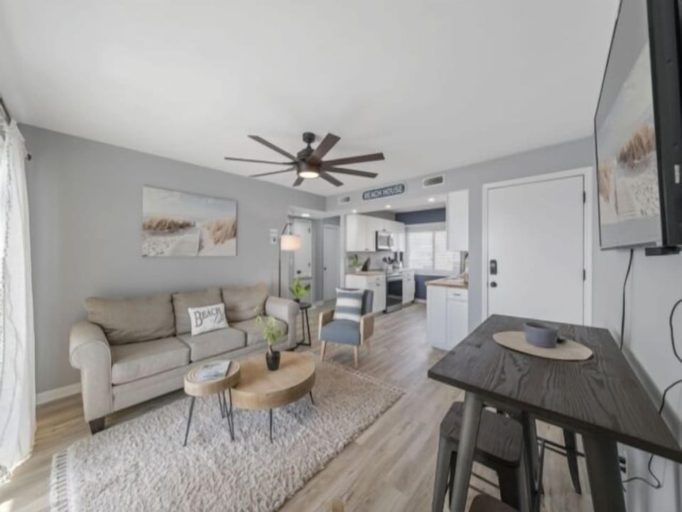 Condo, 1 Bedroom | Living area