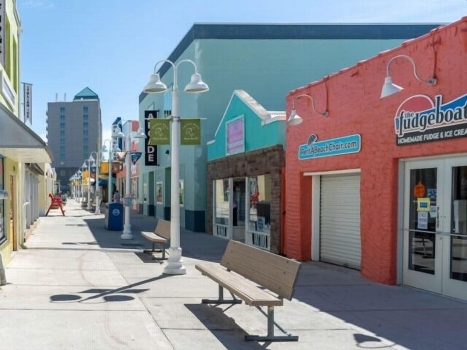 Condo, 2 Bedrooms | Property grounds