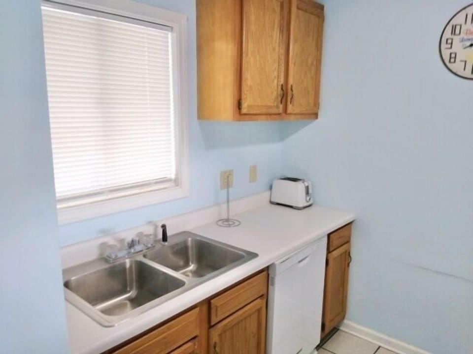 Condo, 2 Bedrooms | Private kitchen | Fridge, oven, coffee/tea maker, toaster