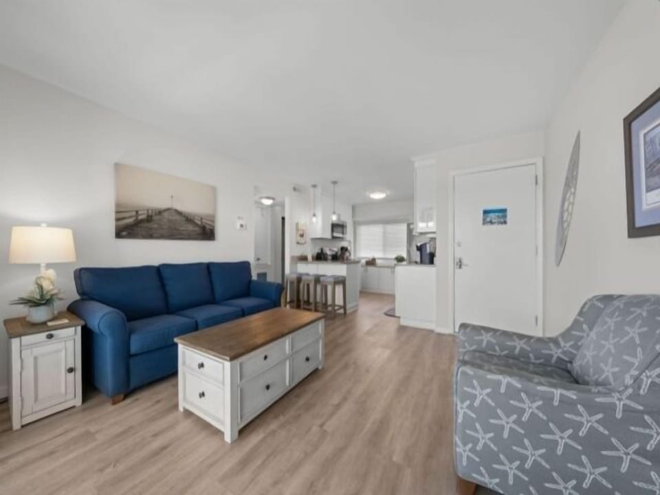 Condo, 1 Bedroom | Living area