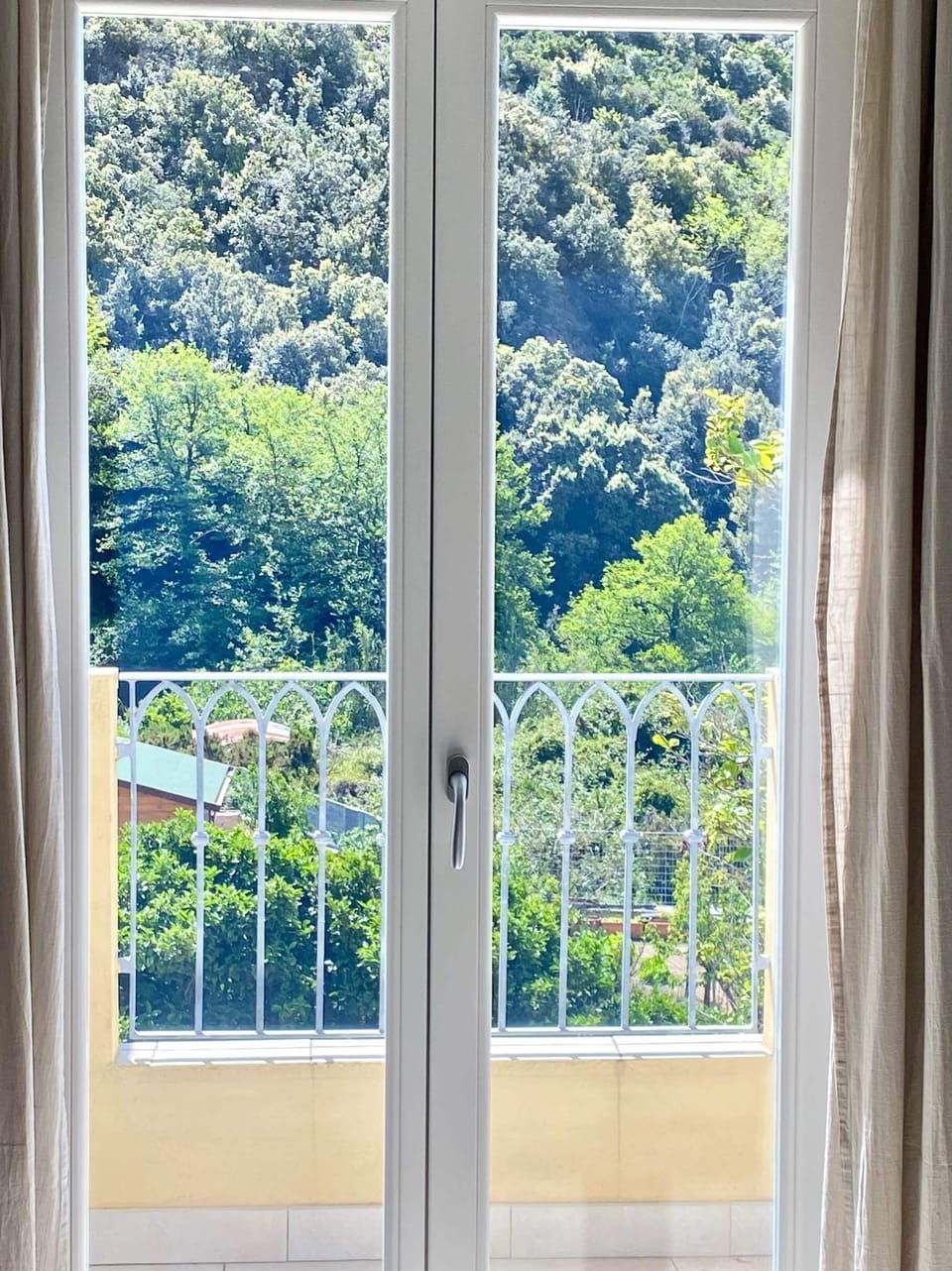 porta-finestra balcone camera 1 