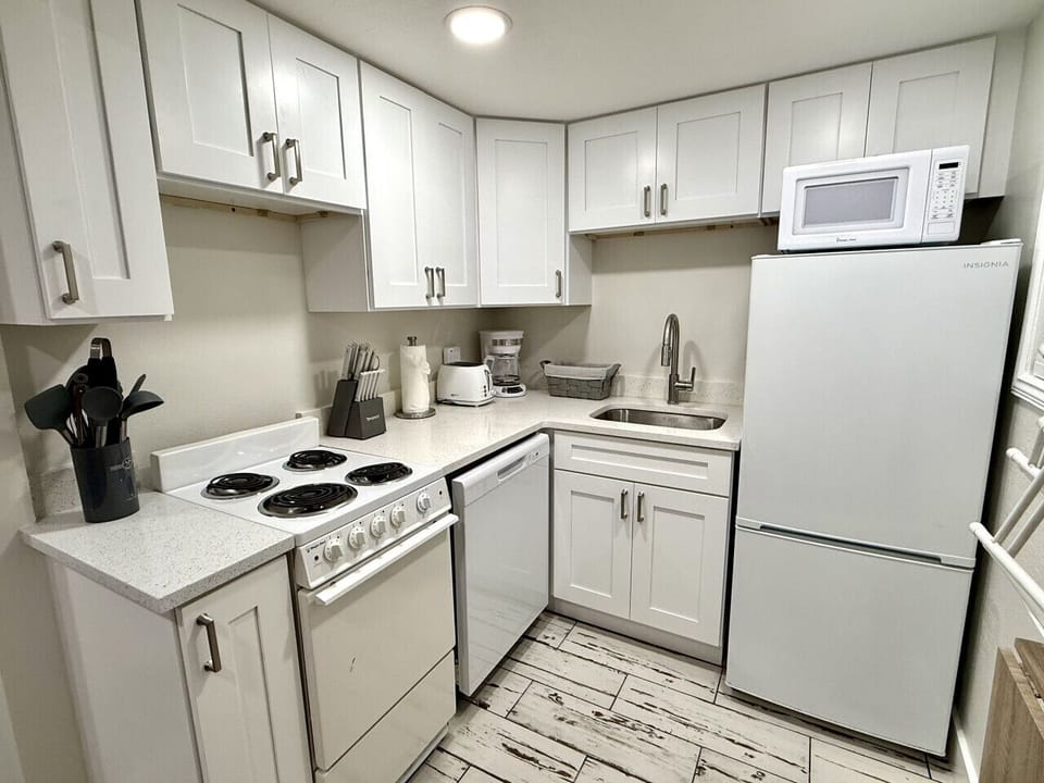 Fully stocked kitchen with all essentials