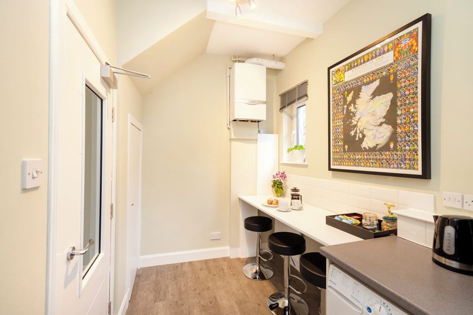 Kitchen with breakfast bar