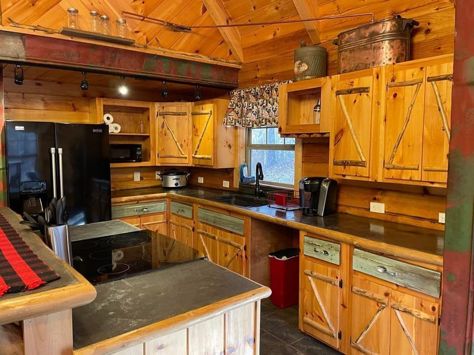 Additional kitchen view