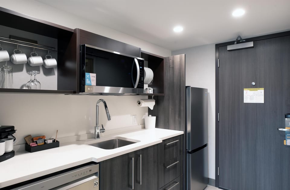 In-room safe, desk, laptop workspace, blackout drapes
