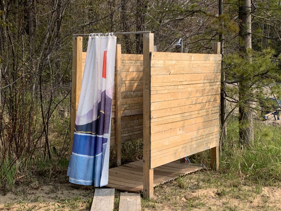 H/C outdoor shower with camper 