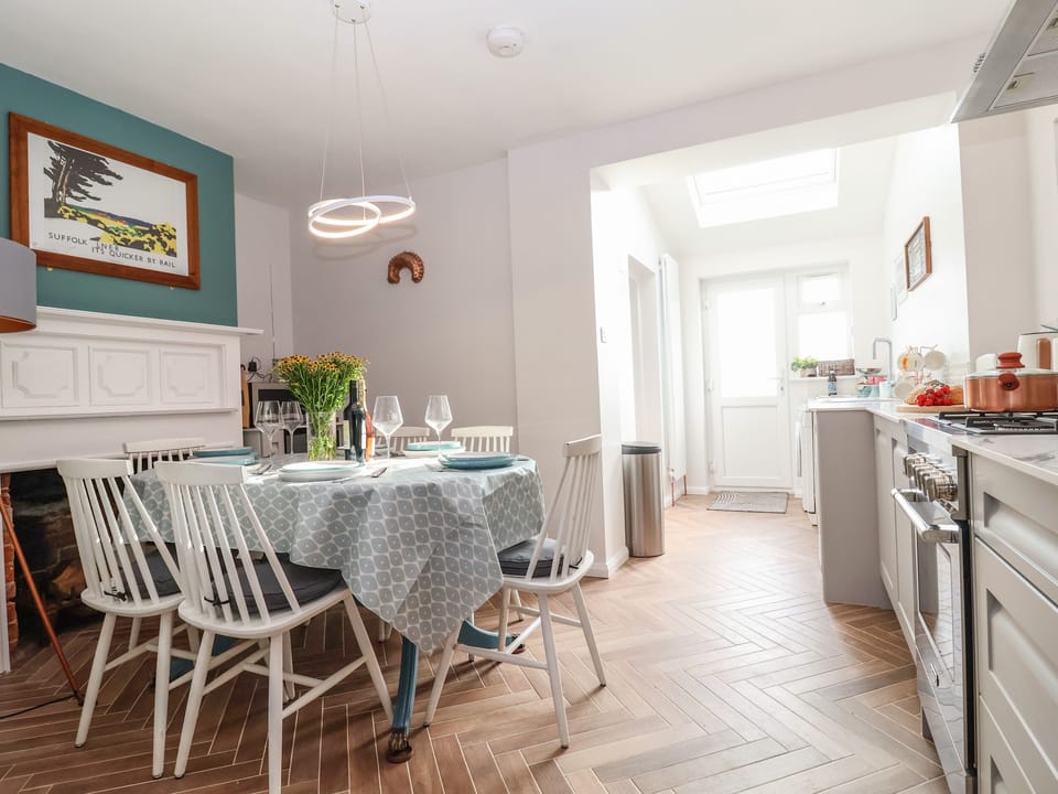 Cottage | Dining