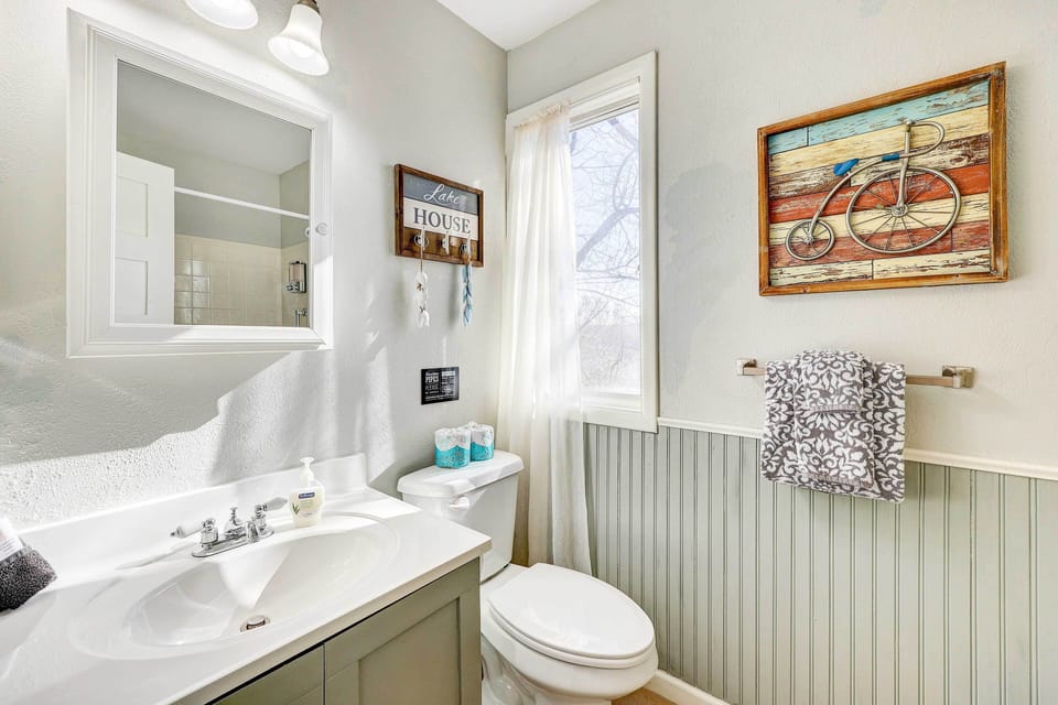 En-Suite Bathroom | Towels Provided