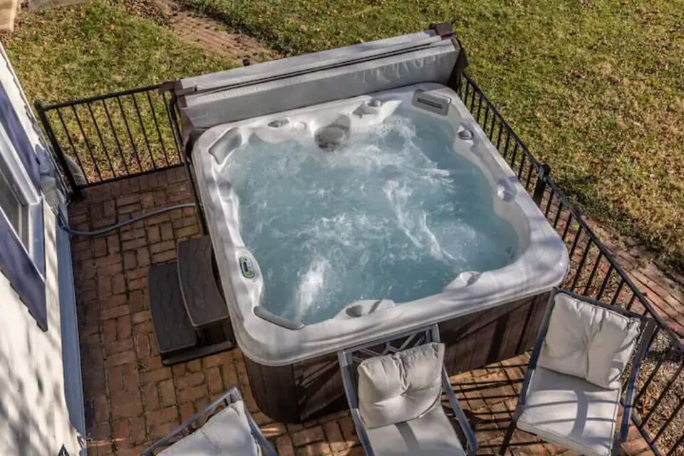 Unwind in the luxury 7-person hot tub.